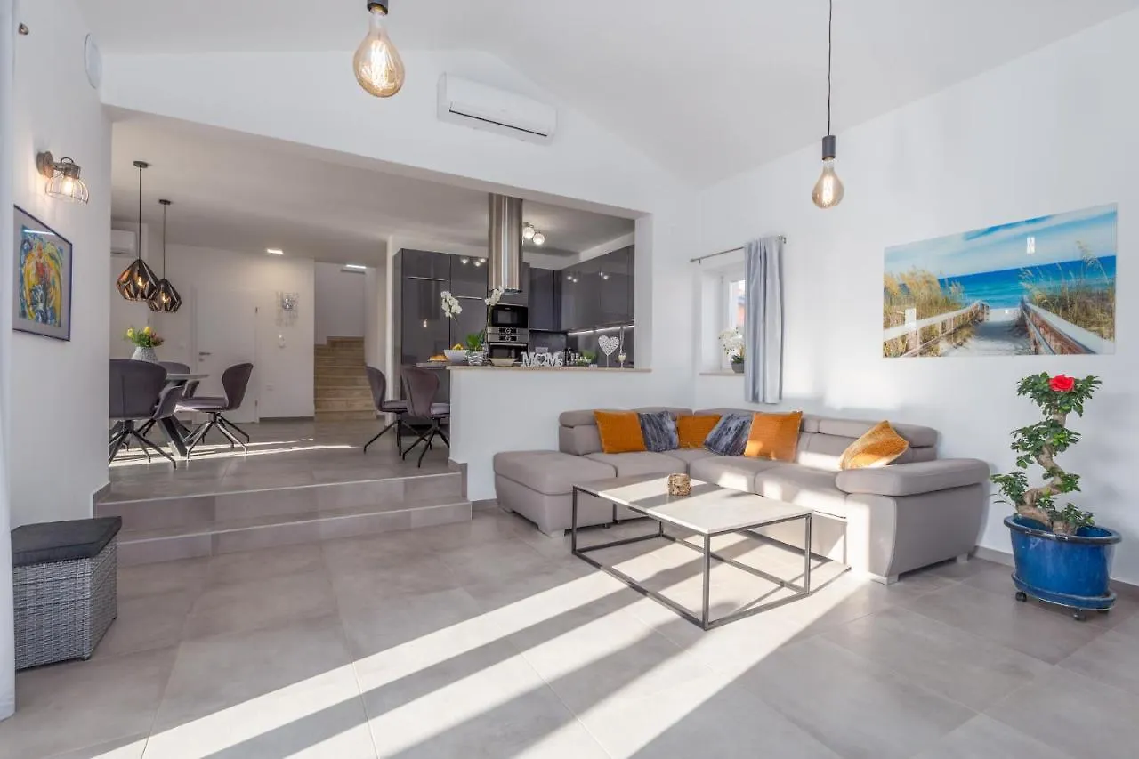 Villa Camelia 0*, Tar-Vabriga Croatia