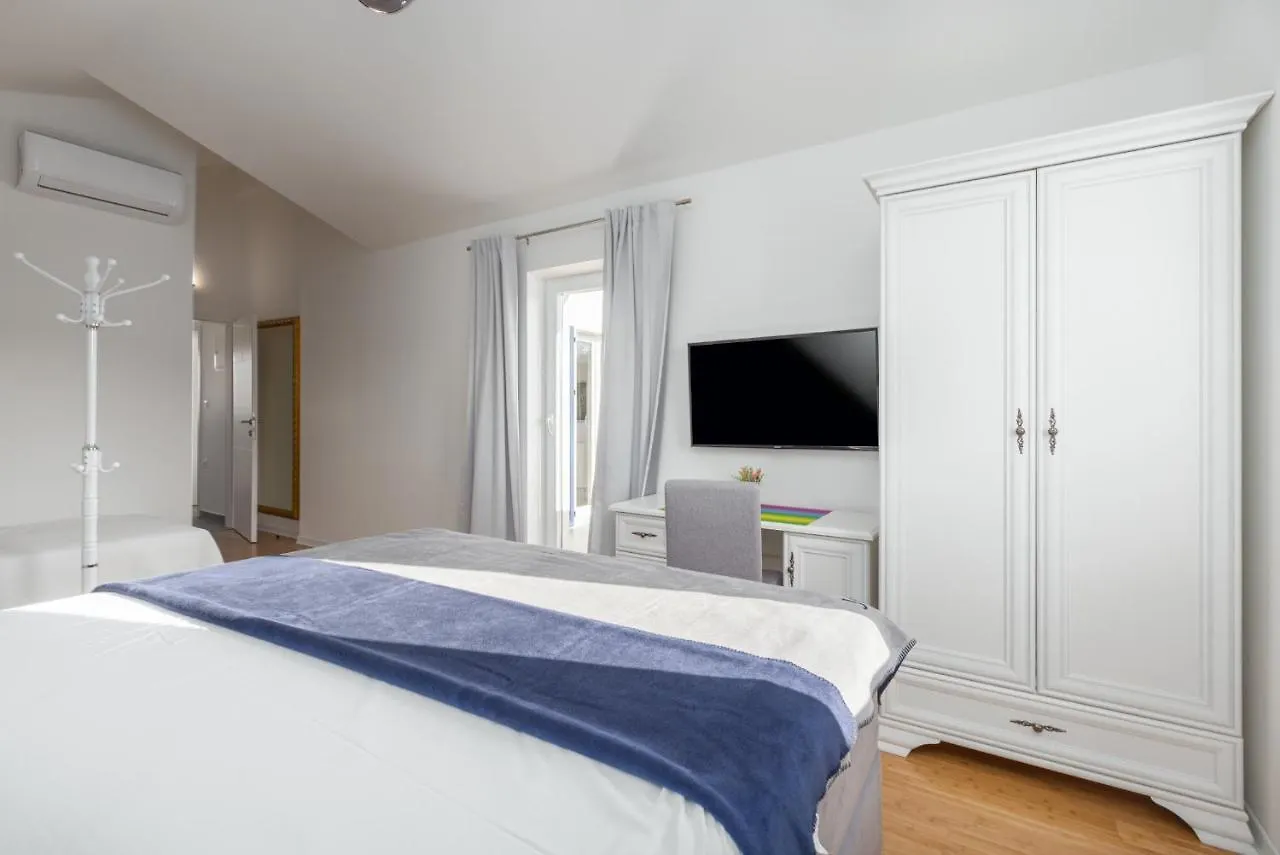 Villa Camelia 0*, Tar-Vabriga