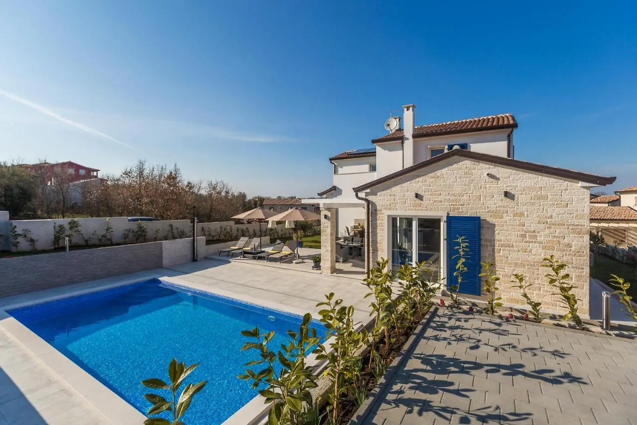 Villa Camelia 0*, Tar-Vabriga